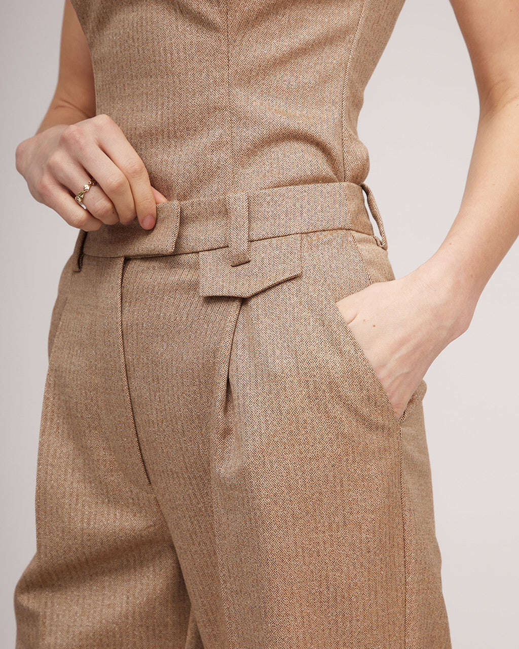 Classic straight cut trousers with metallic sheen | SHINA Nolo Store