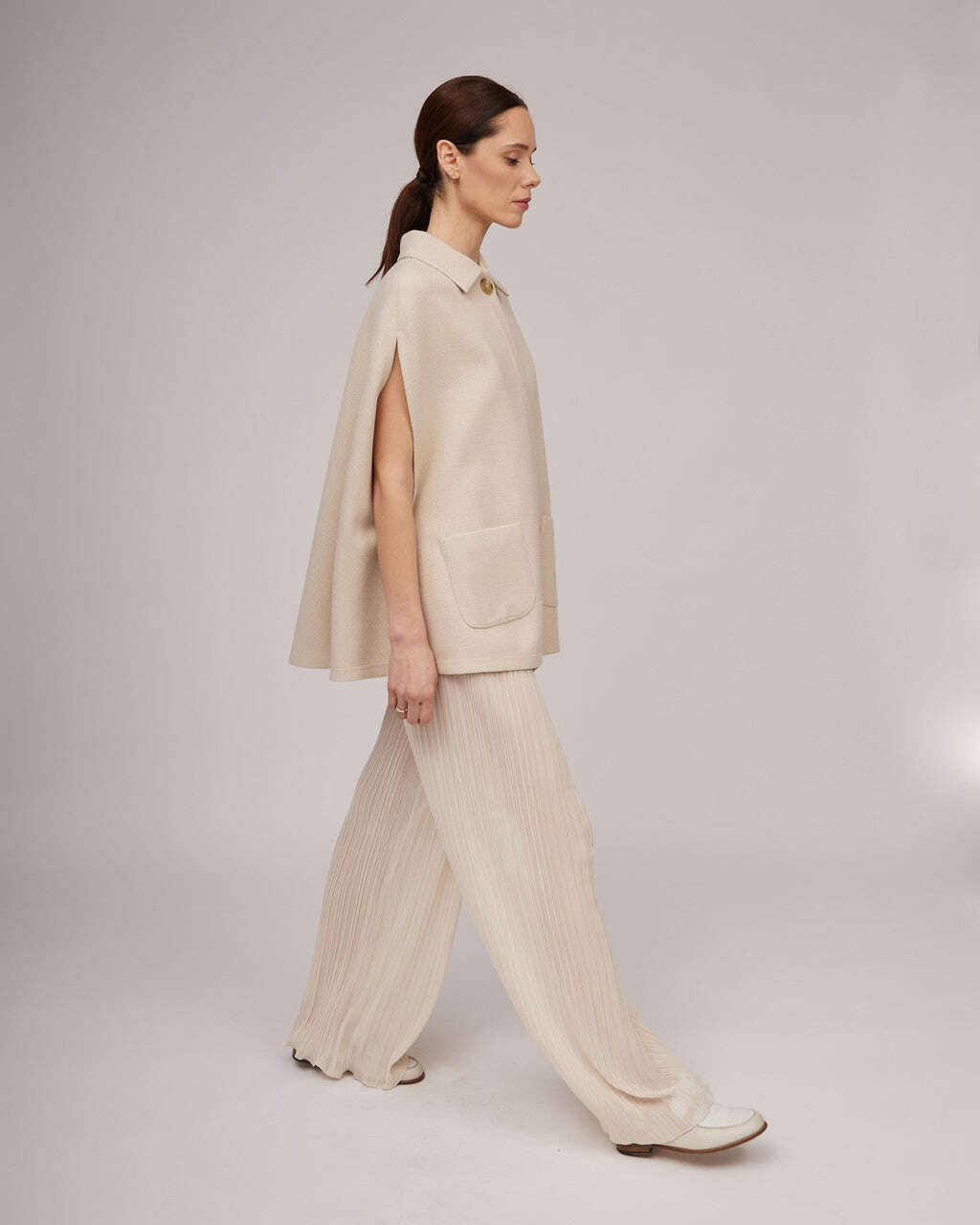 Elegant cream-colored finish with a pronounced fabric texture | YOVANNA Nolo Store