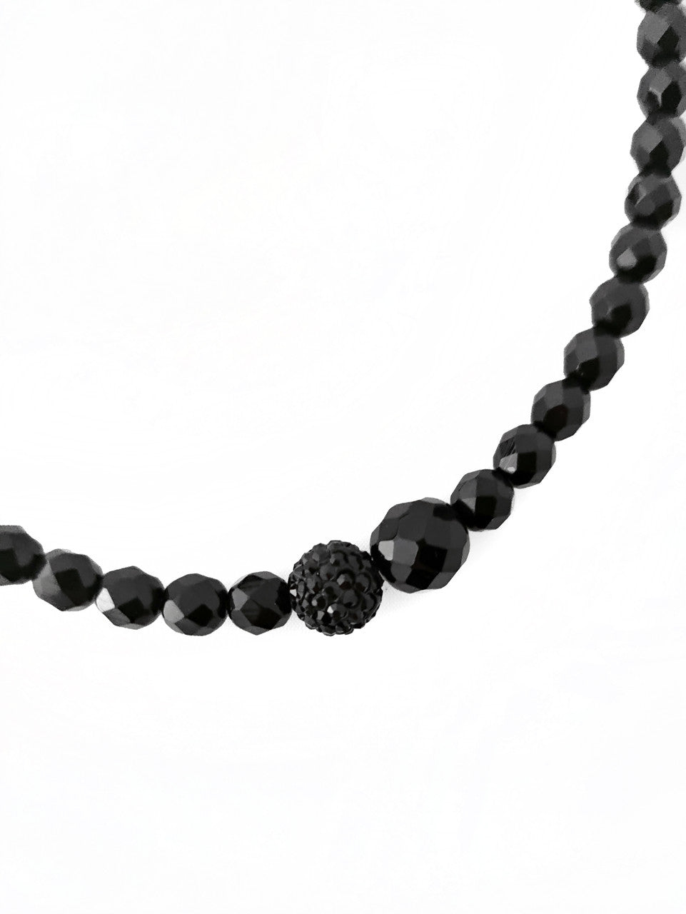 Melna čehu kristāla stikla pērlīšu kaklarota ar melnu Swarovski kristālu