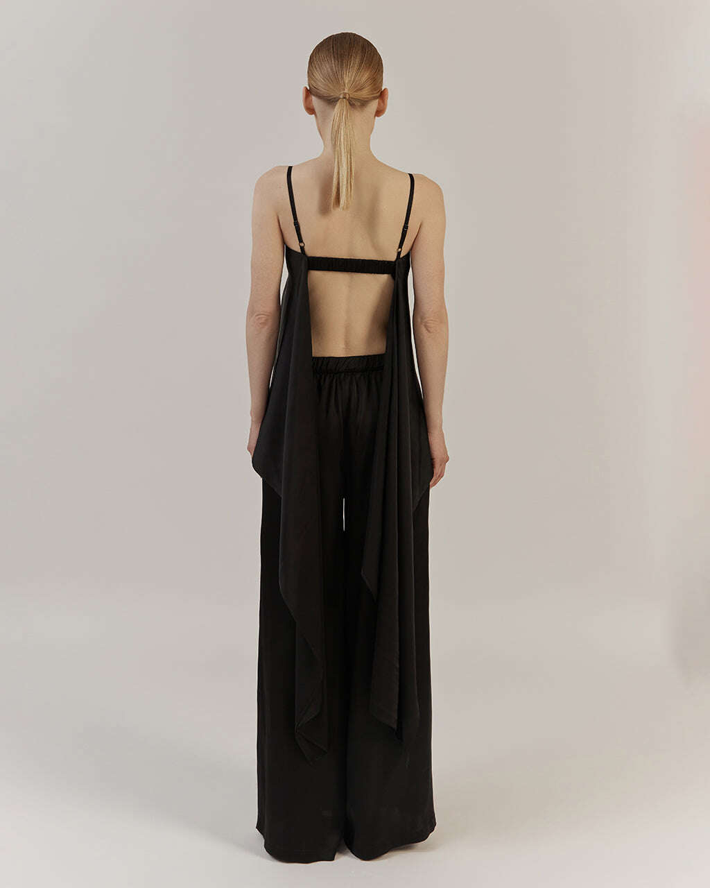 BLACK BACKLESS TOP | IDA Nolo Store