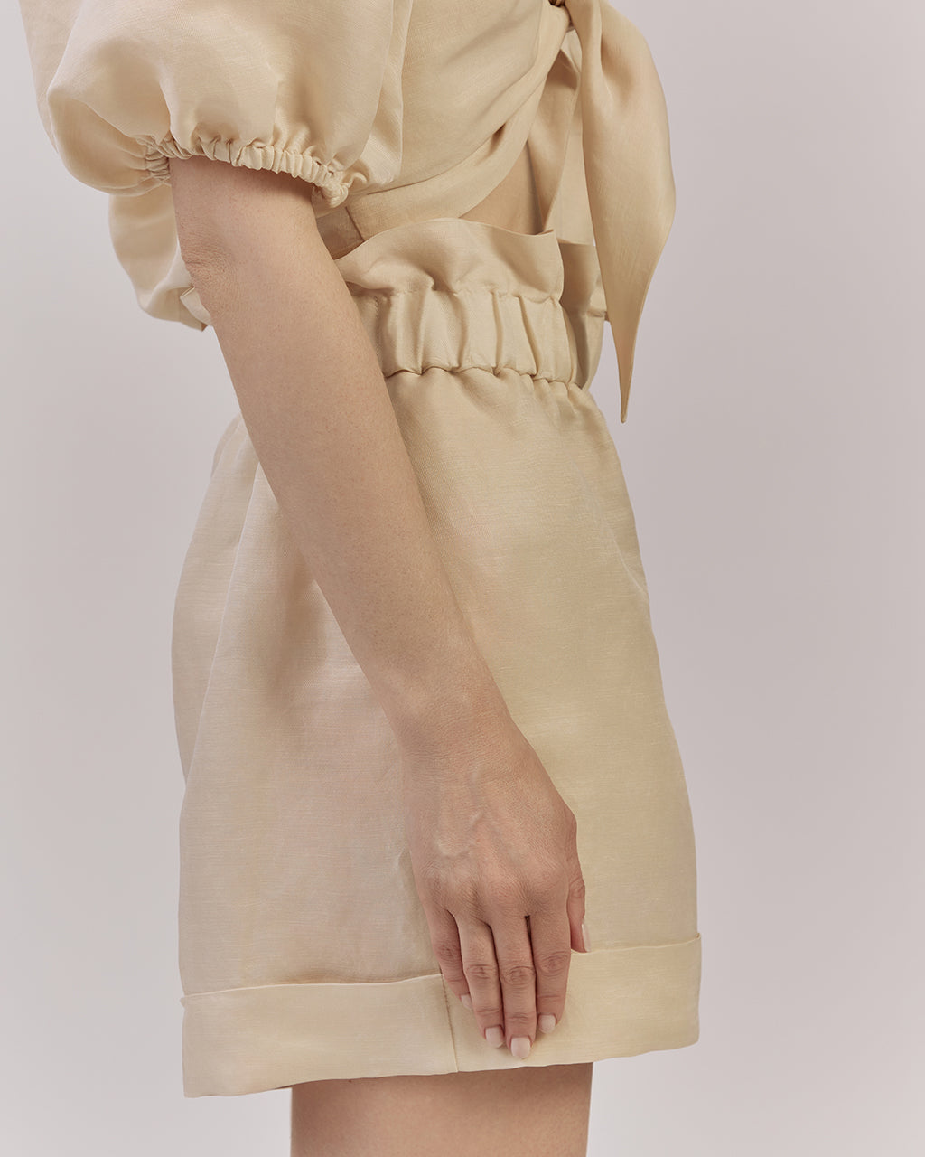  Lina šorti ar platu elastīgu jostasvietu |BINA