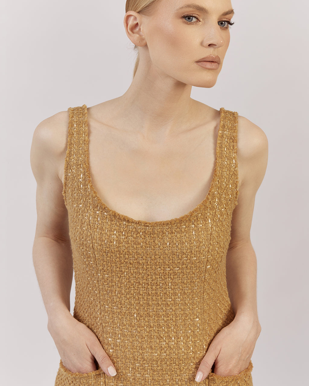 PIEGUĻOŠS TVĪDA TOPS | PAMELA