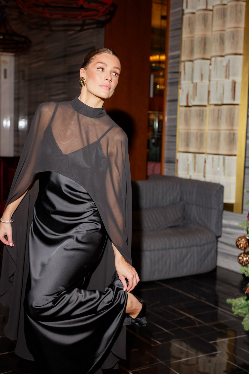 Maxi garuma satīna kleita| JADORE