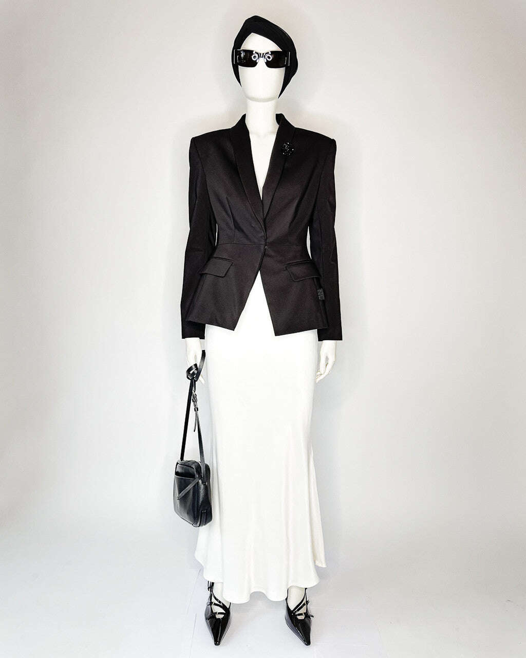 Black Beaded Crystal Brooch | PEDRERIA Nolo Store