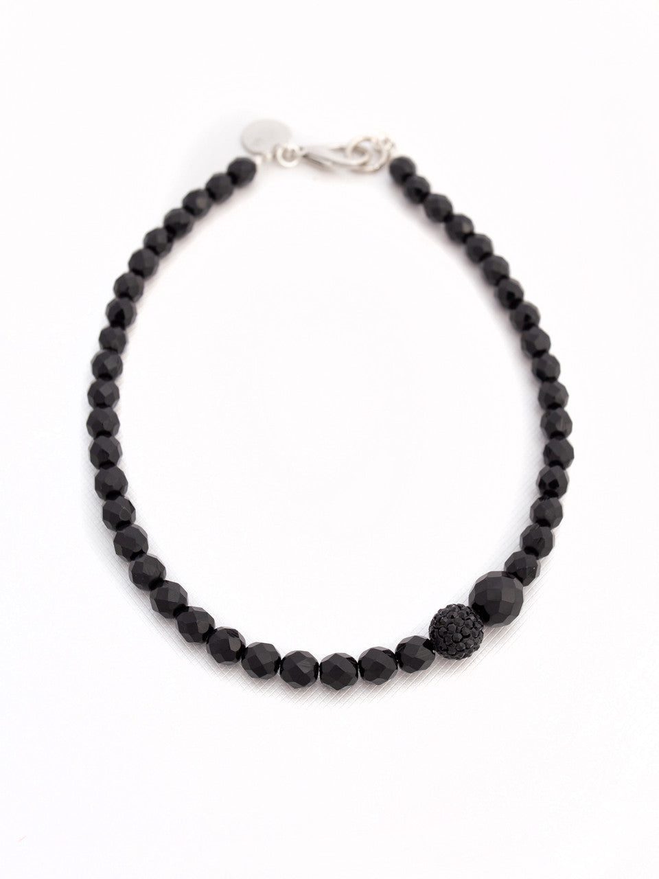 Melna čehu kristāla stikla pērlīšu kaklarota ar melnu Swarovski kristālu