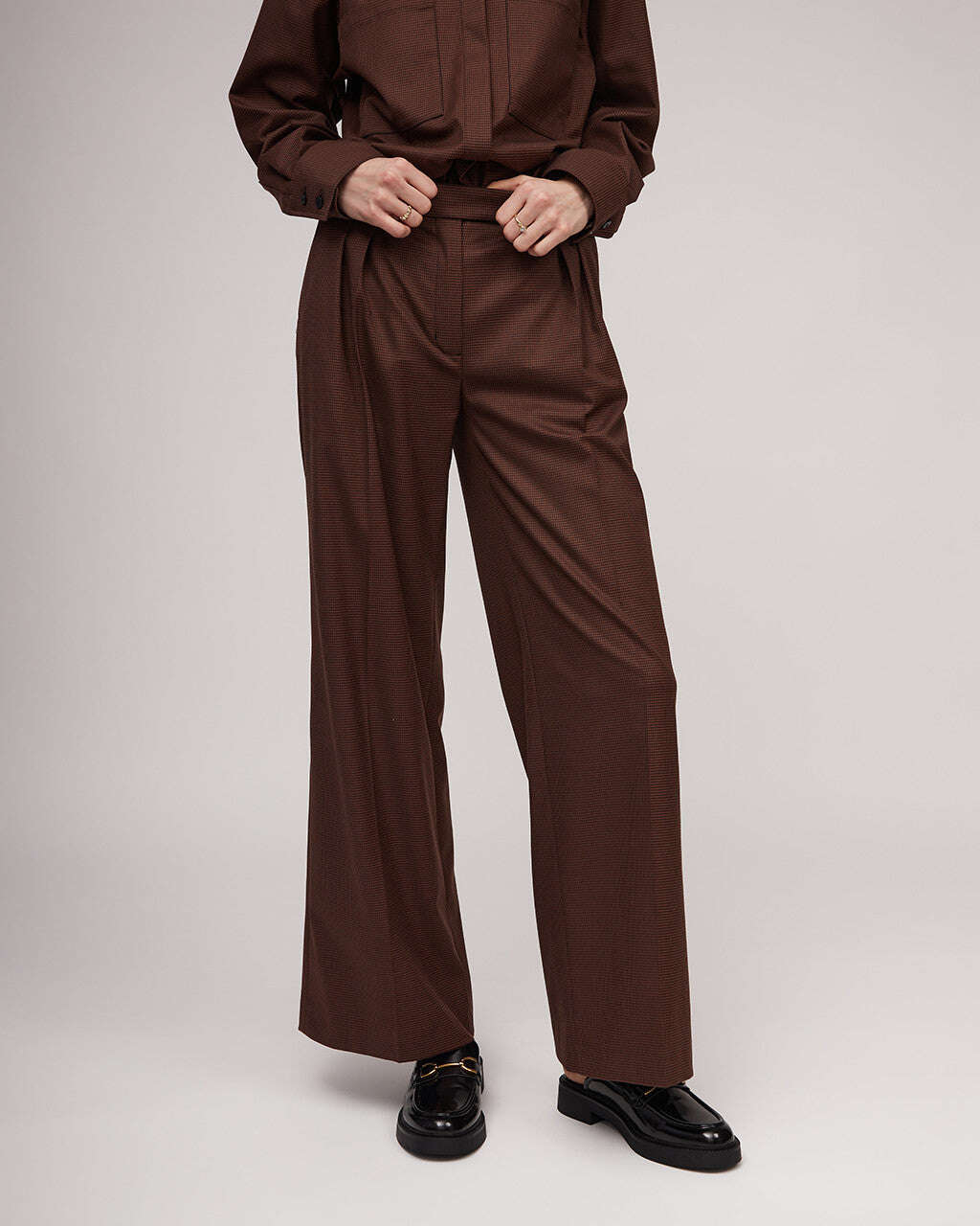 Brown classic trousers with a subtle "houndstooth" pattern | NELLA Nolo Store