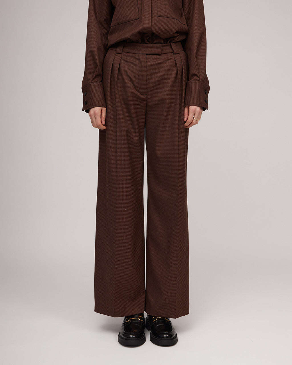 Brown classic trousers with a subtle "houndstooth" pattern | NELLA Nolo Store