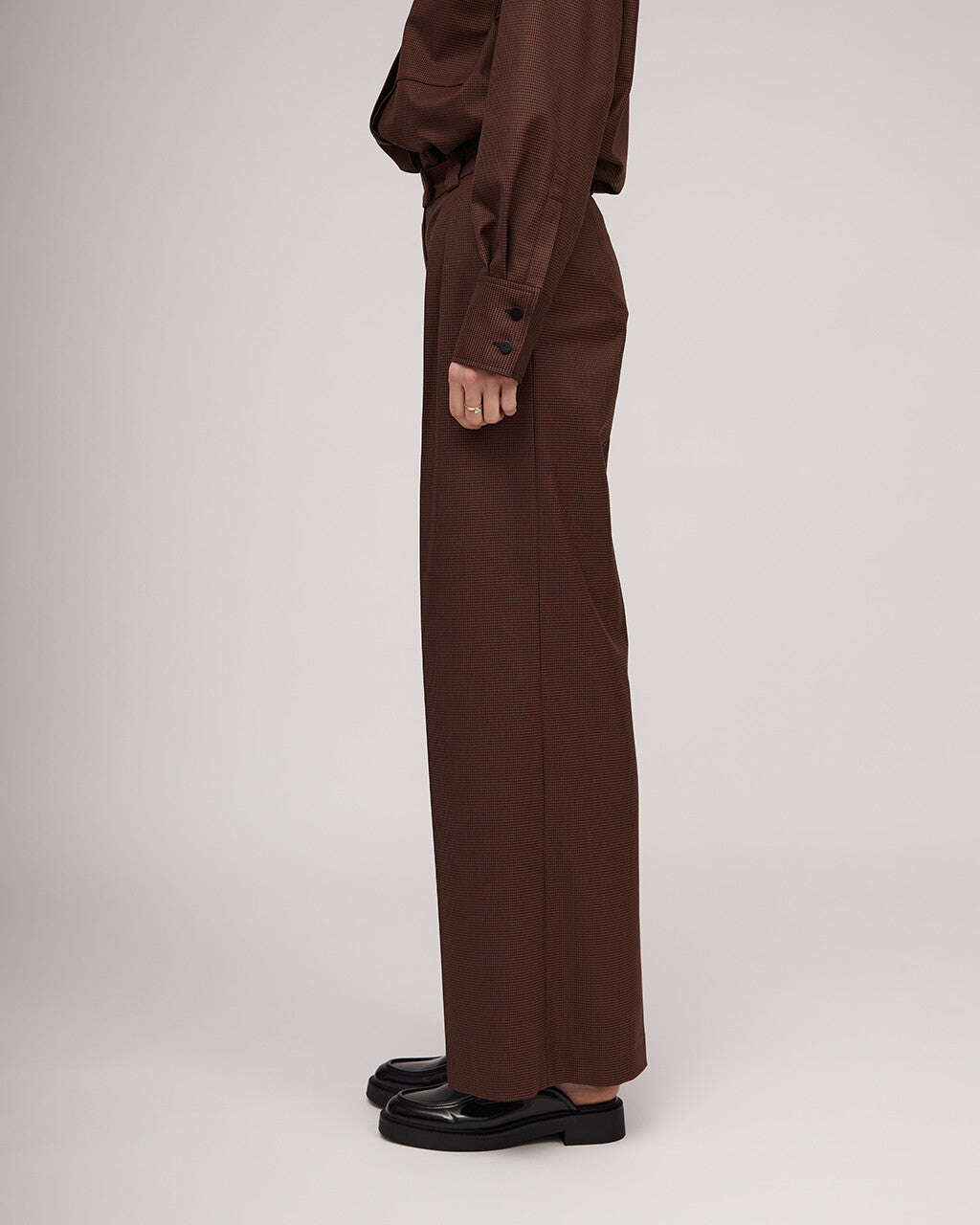 Brown classic trousers with a subtle "houndstooth" pattern | NELLA Nolo Store