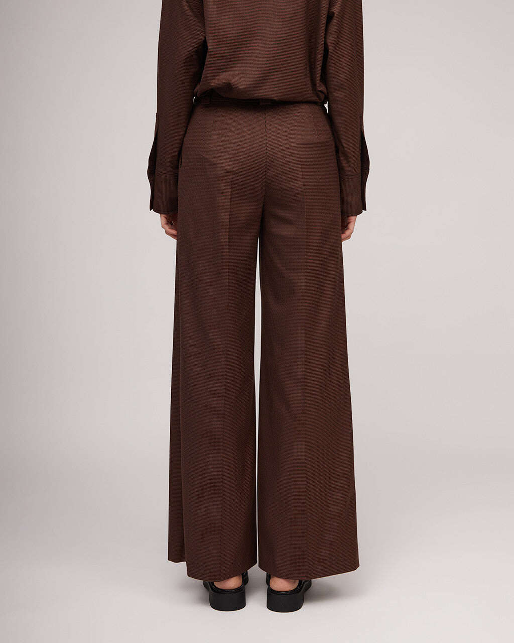 Brown classic trousers with a subtle "houndstooth" pattern | NELLA Nolo Store
