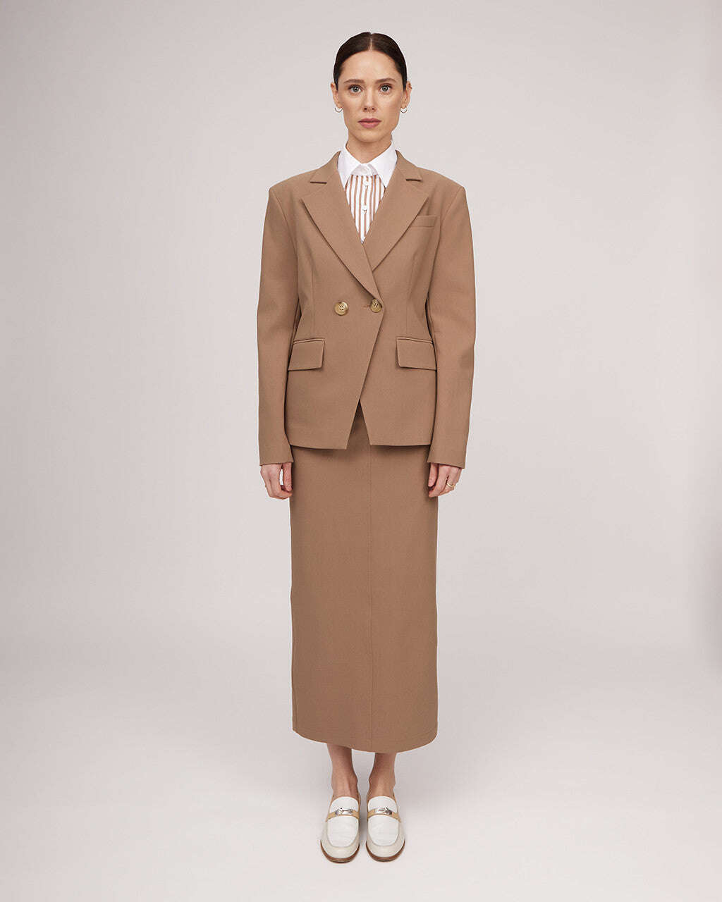 Camel-colored classic jacket with expressive shoulder line | AYANO Nolo Store