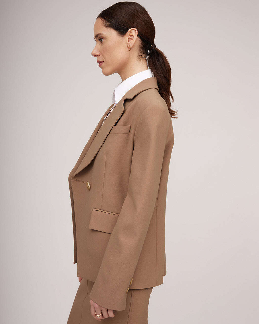 Camel-colored classic jacket with expressive shoulder line | AYANO Nolo Store