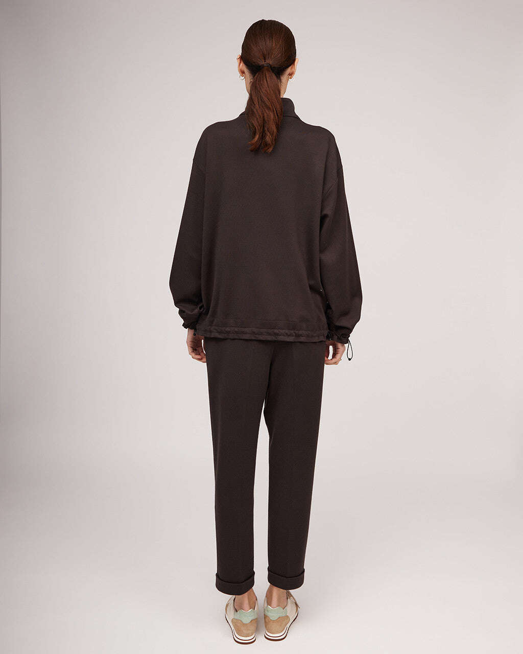Chocolate brown knit sweater with a zipper | JUSTINE Nolo Store
