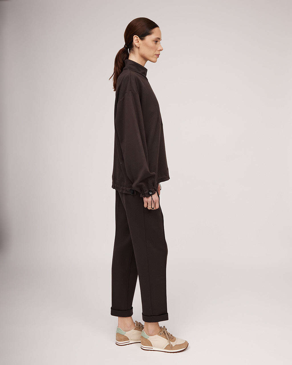 Chocolate brown knit sweater with a zipper | JUSTINE Nolo Store