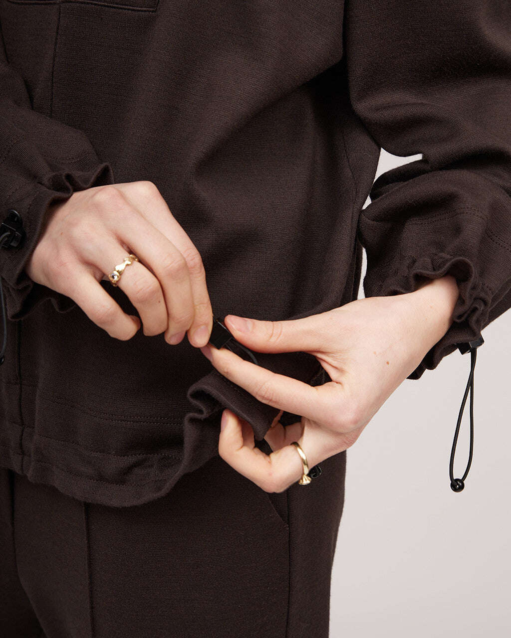 Chocolate brown knit sweater with a zipper | JUSTINE Nolo Store