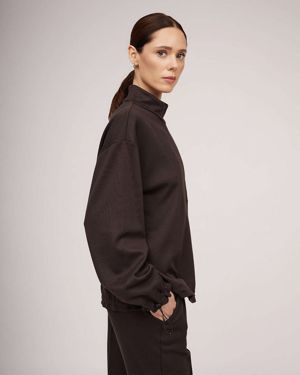 Chocolate brown knit sweater with a zipper | JUSTINE Nolo Store