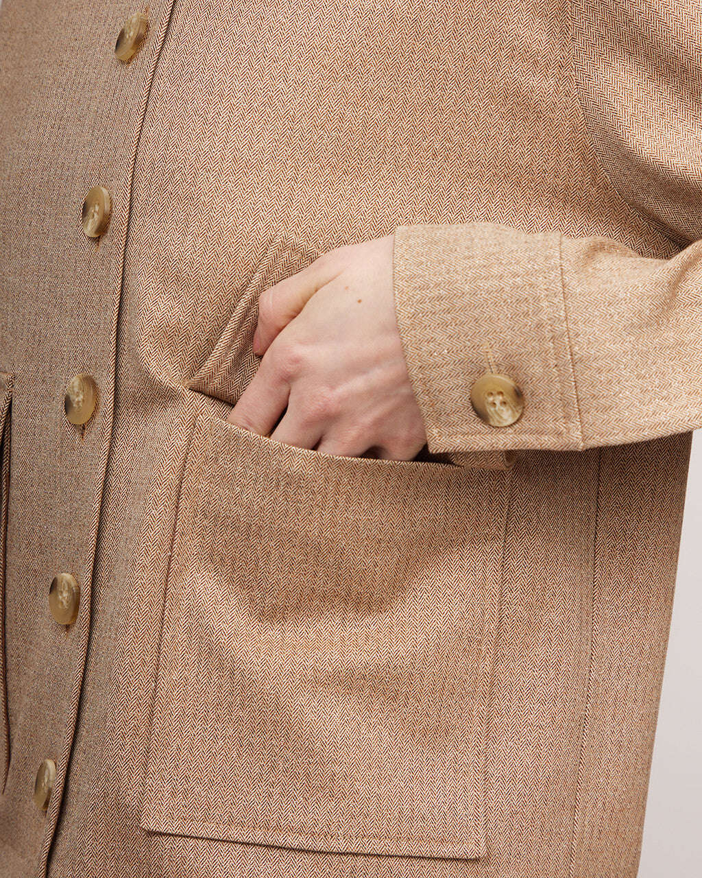 Camel-colored metallic sheen short jacket with ostrich feather detail | BEATRICE Nolo Store