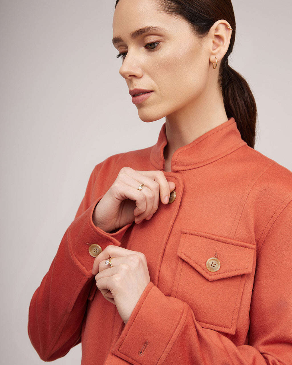 Exclusive brick-colored cashmere classic jacket in military style | TERESA Nolo Store