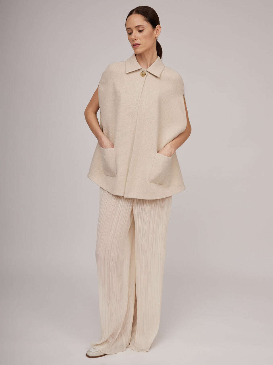 Elegant cream-colored finish with a pronounced fabric texture | YOVANNA Nolo Store