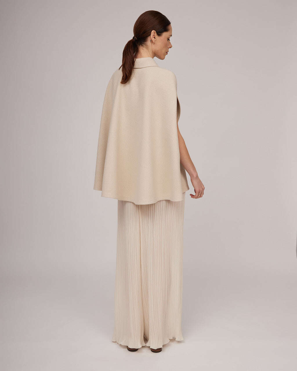 Elegant cream-colored finish with a pronounced fabric texture | YOVANNA Nolo Store