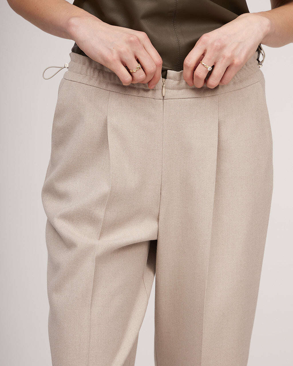 Classic wool trousers with elastic waistband and fasteners | KIARA Nolo Store