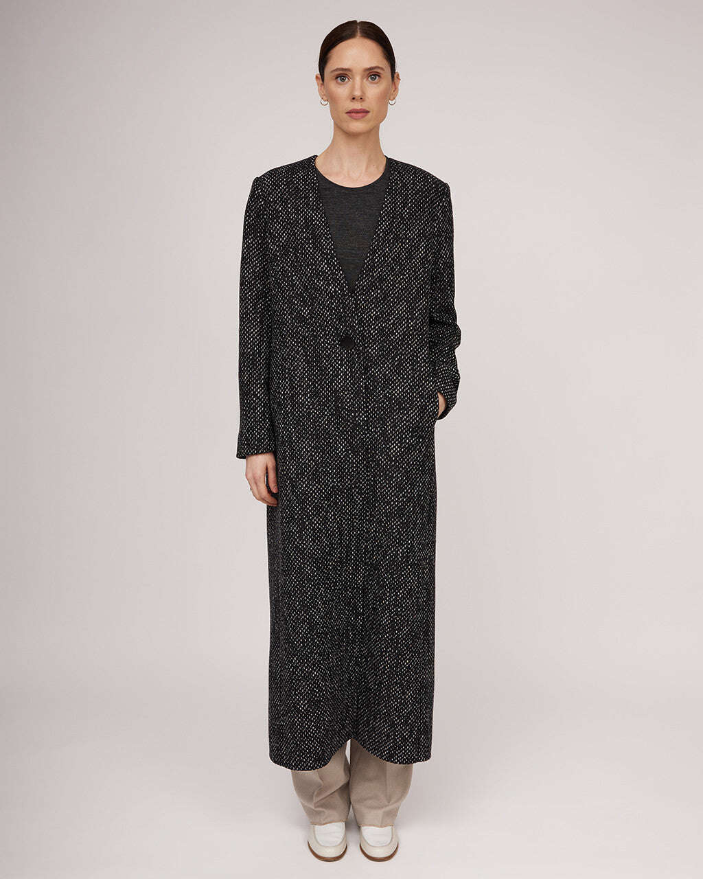 Elegant straight-cut coat with a slit at the back | FABIANA Nolo Store