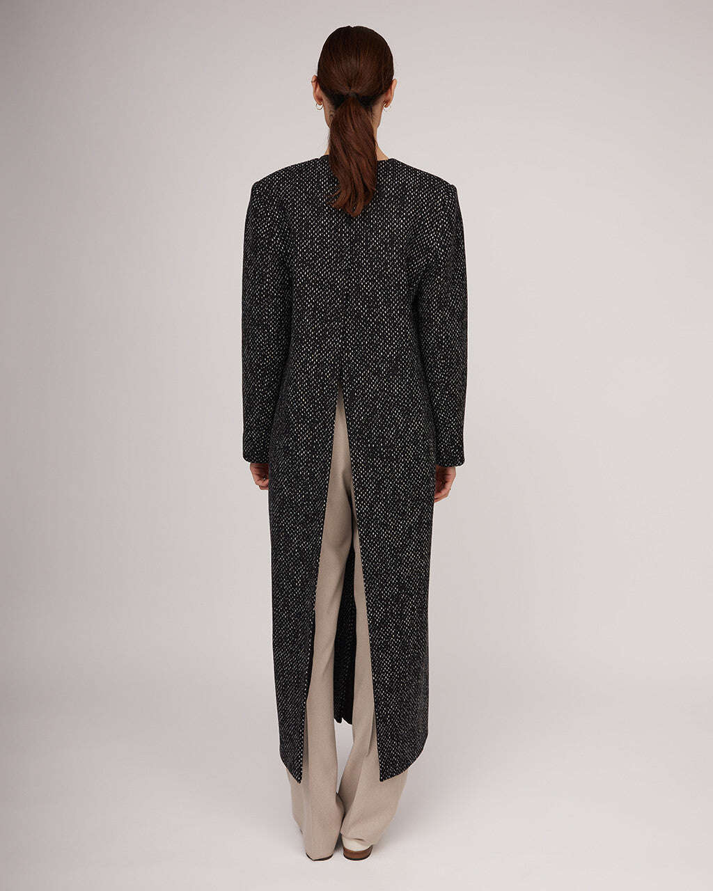 Elegant straight-cut coat with a slit at the back | FABIANA Nolo Store