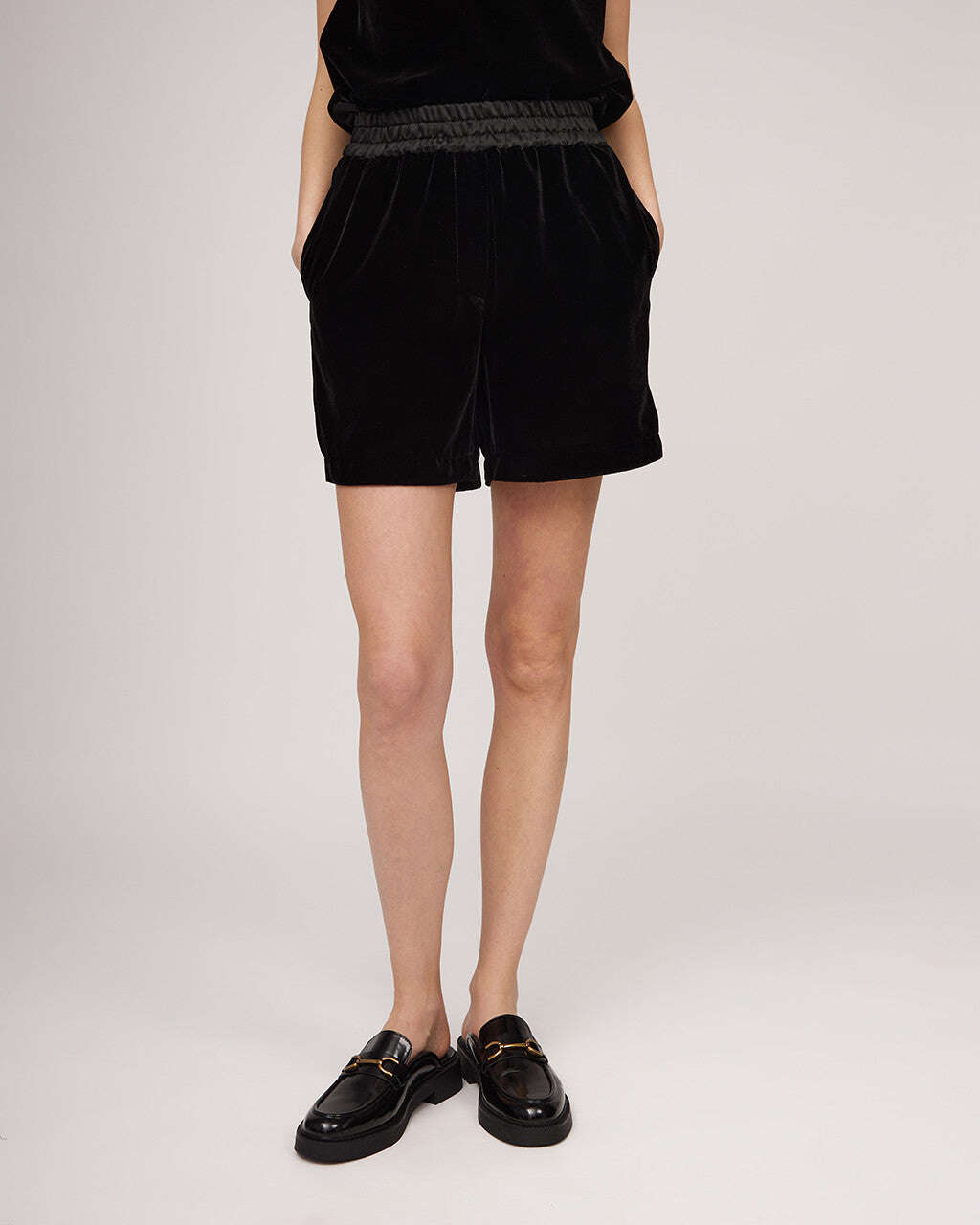 Black exclusive silk velvet shorts with elastic waistband | FINA Nolo Store