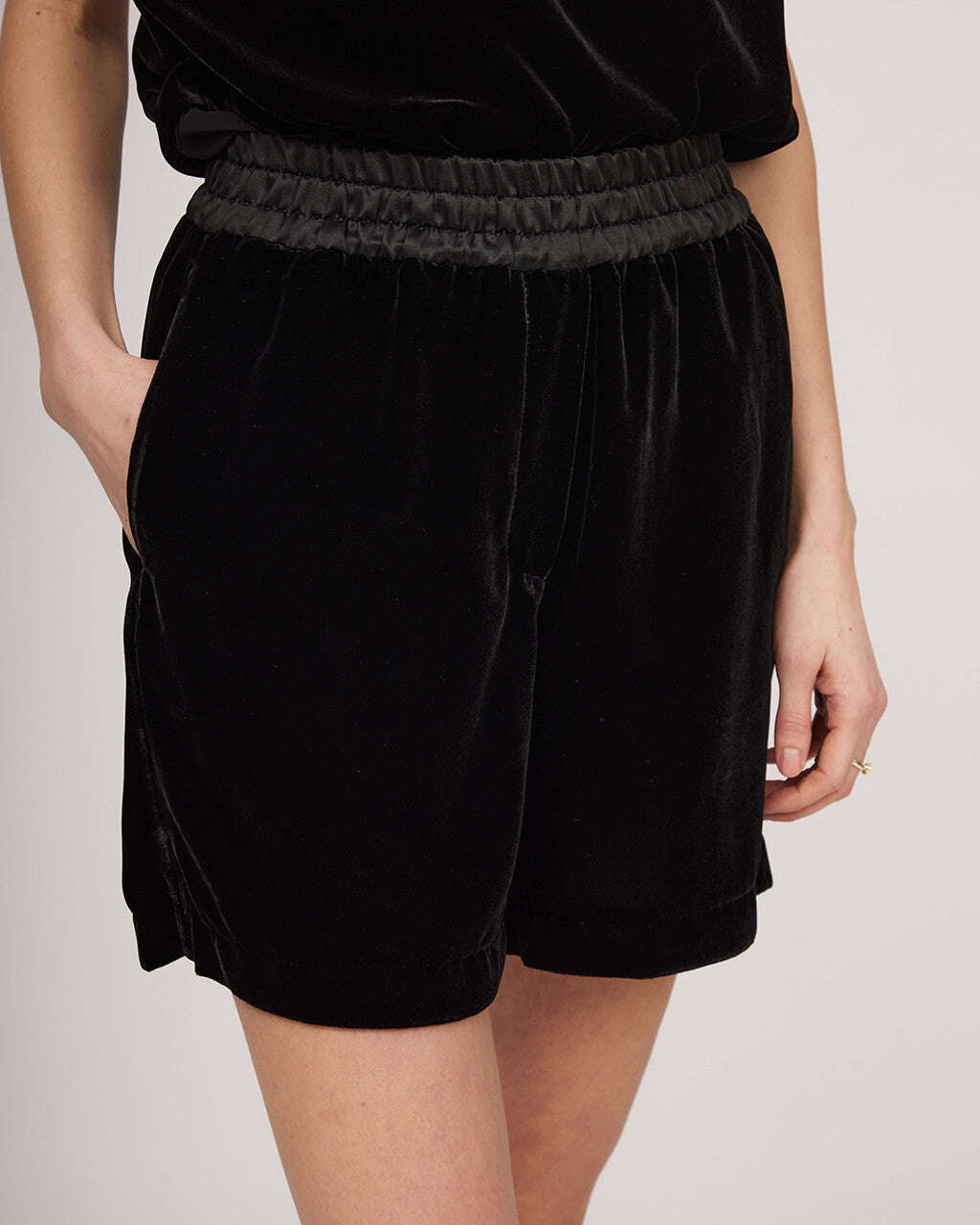 Black exclusive silk velvet shorts with elastic waistband | FINA Nolo Store