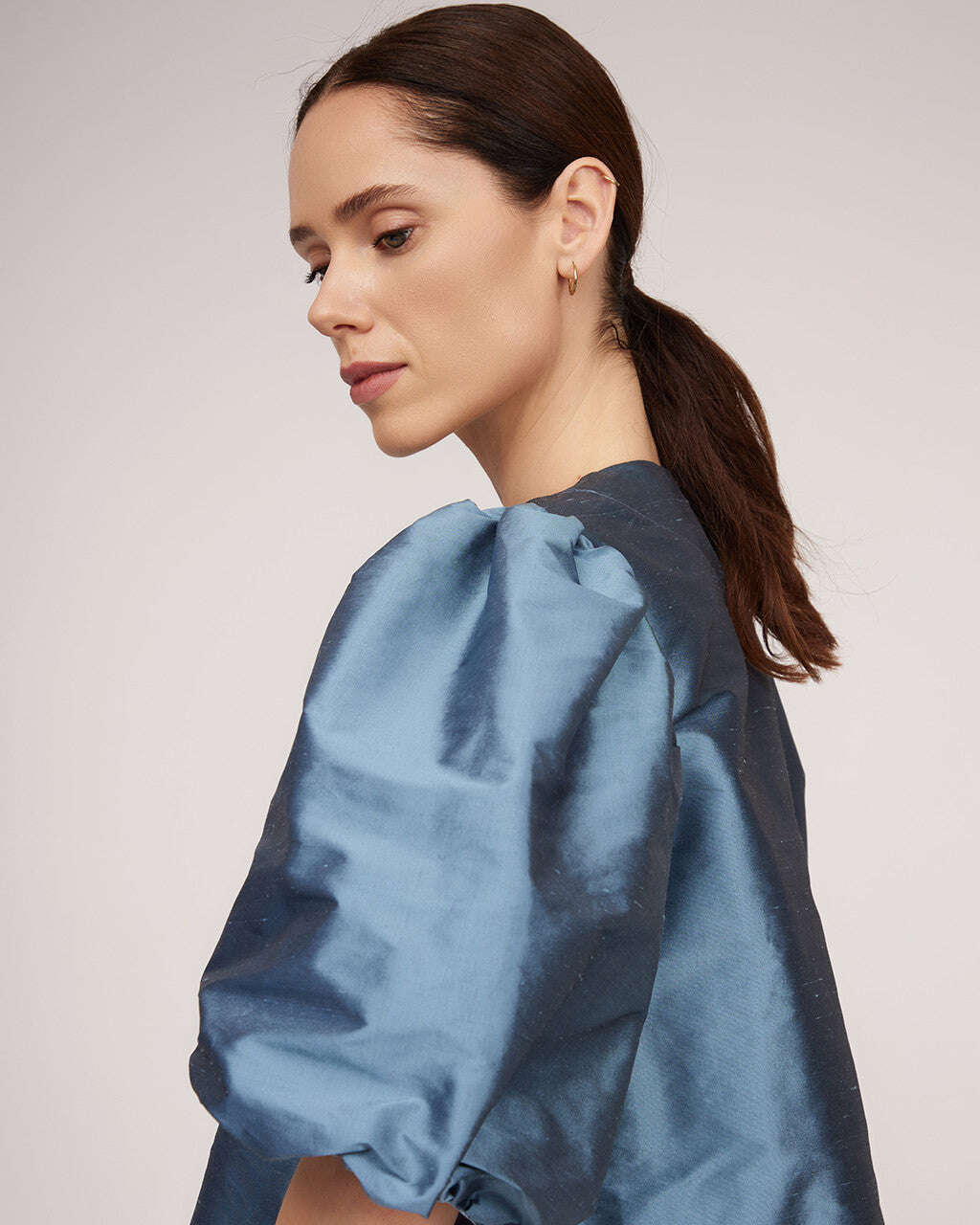Blue natural silk blouse with puffy sleeves | ELETTRA Nolo Store