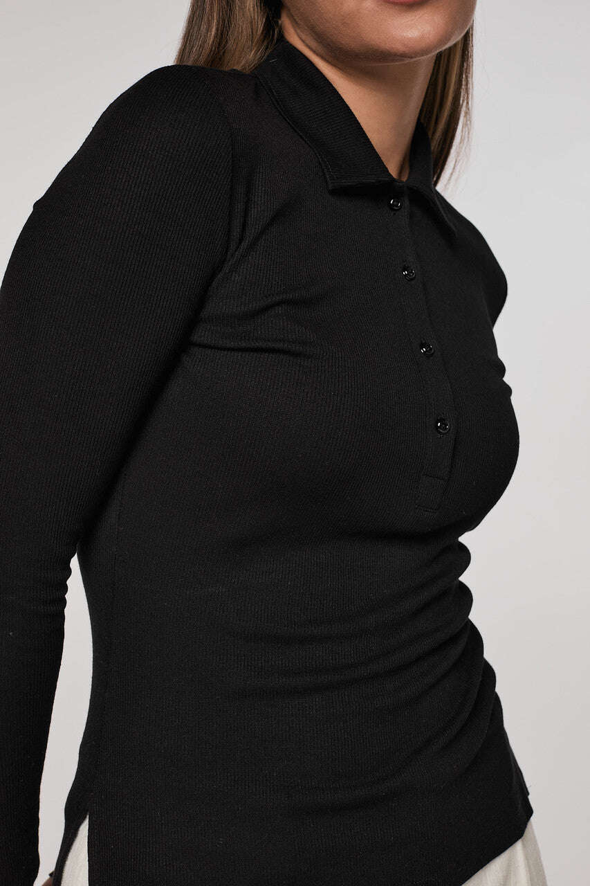 Black top with a polo collar | AYAMI Nolo Store