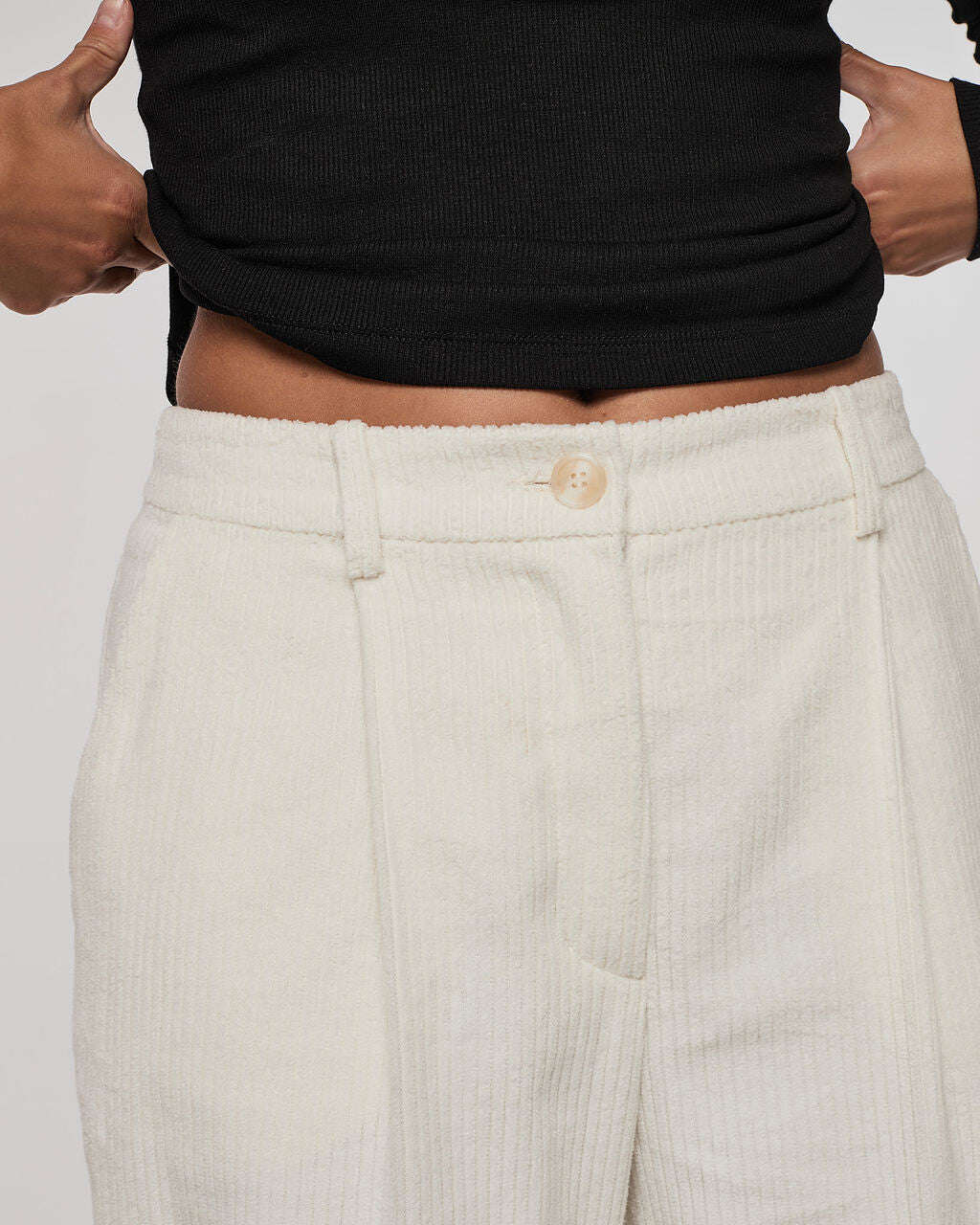 White velvet pants | HIDIKI Nolo Store