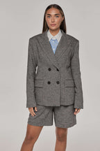 Classic Bermuda shorts with pleats and belt | EMIKOY Nolo Store