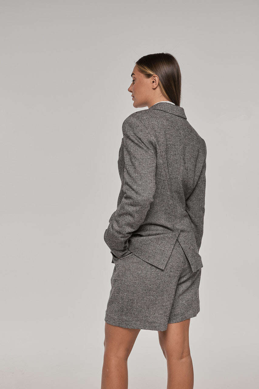 Classic Bermuda shorts with pleats and belt | EMIKOY Nolo Store