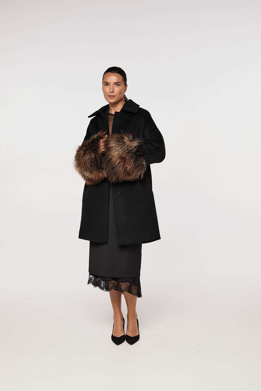 Elegant straight-cut coat in grey tones | HIDEKO Nolo Store