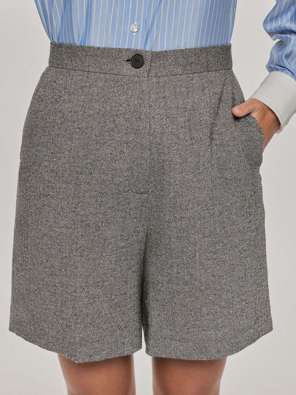 Classic Bermuda shorts with pleats and belt | EMIKOY Nolo Store