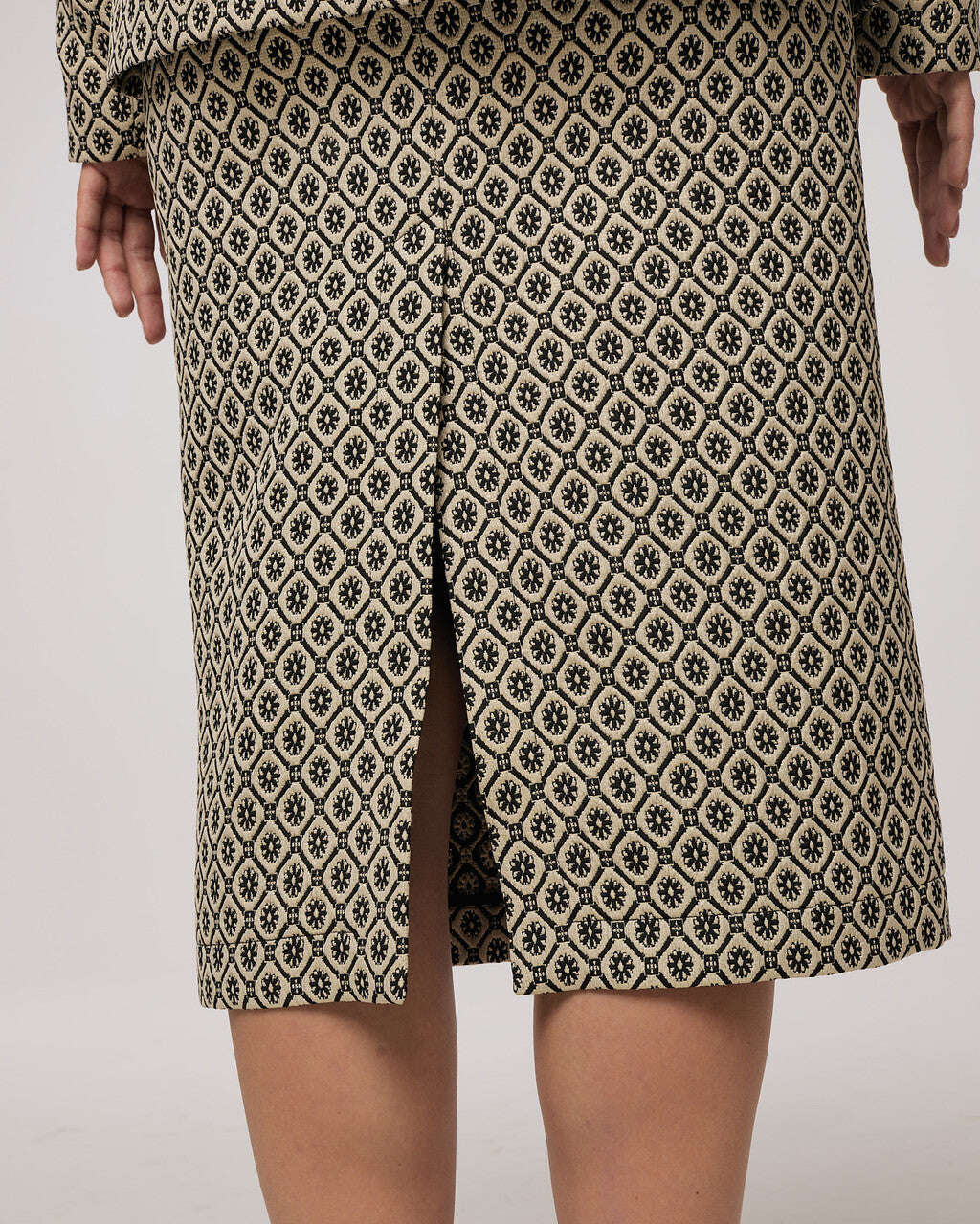 Sand dunes with an elegant slit and pattern | KEYANA Nolo Store