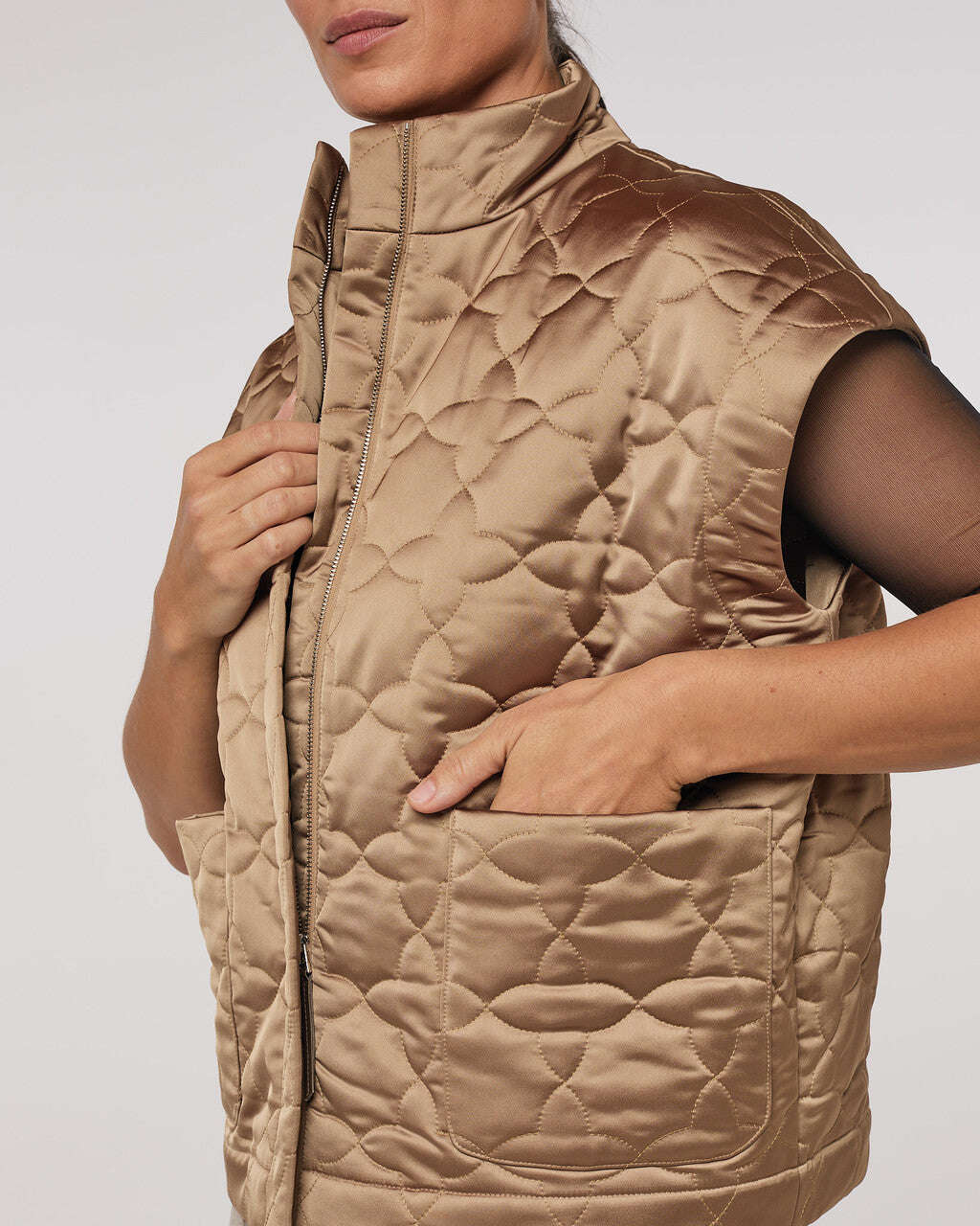 Sporty vest with a narrow cut | IORI Nolo Store