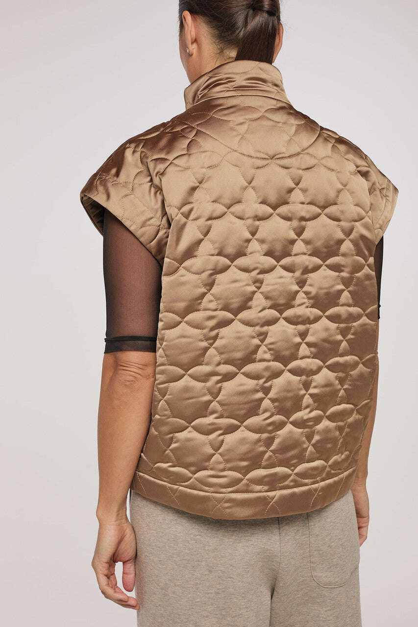 Sporty vest with a narrow cut | IORI Nolo Store