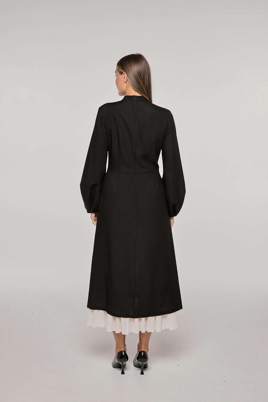 Black wool dress with V-neckline | KOHEKU Nolo Store