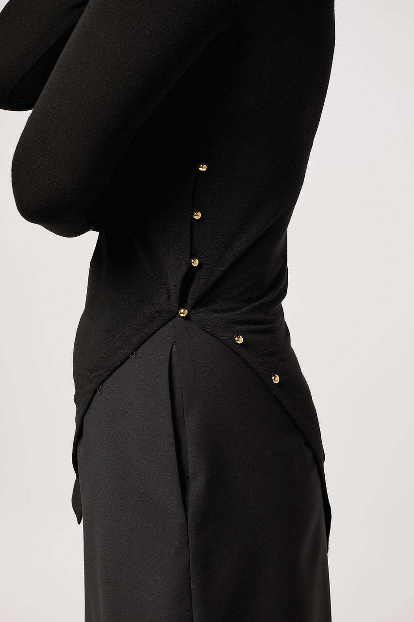 Asymmetric top with long sleeves | CHIIO Nolo Store