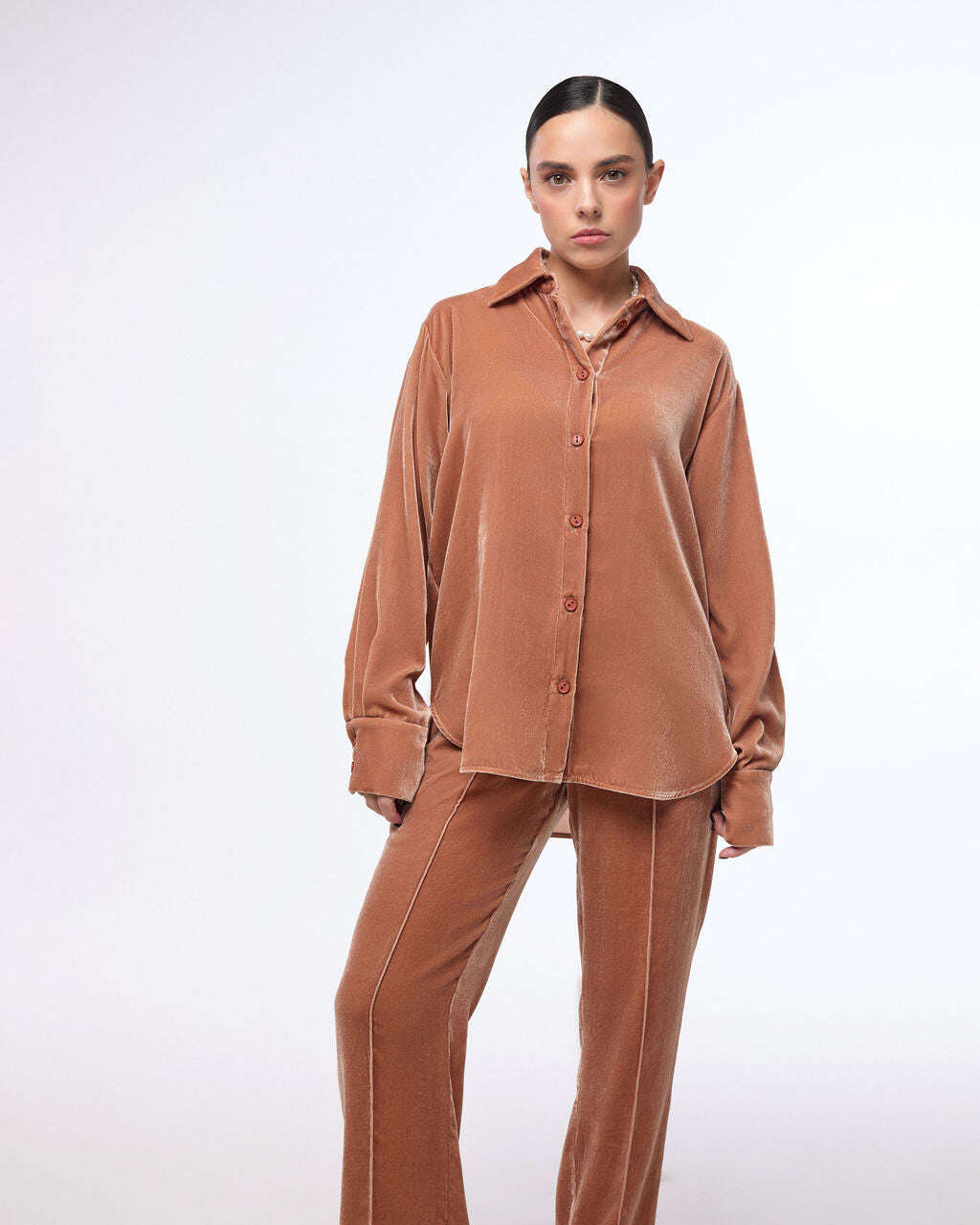 Camel-colored straight-cut silk velvet shirt | HITOSHI Nolo Store