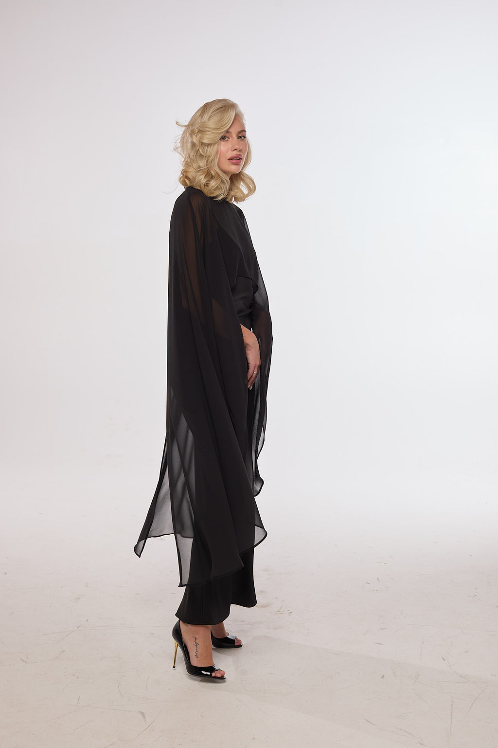 Maxi garuma satīna kleita| JADORE