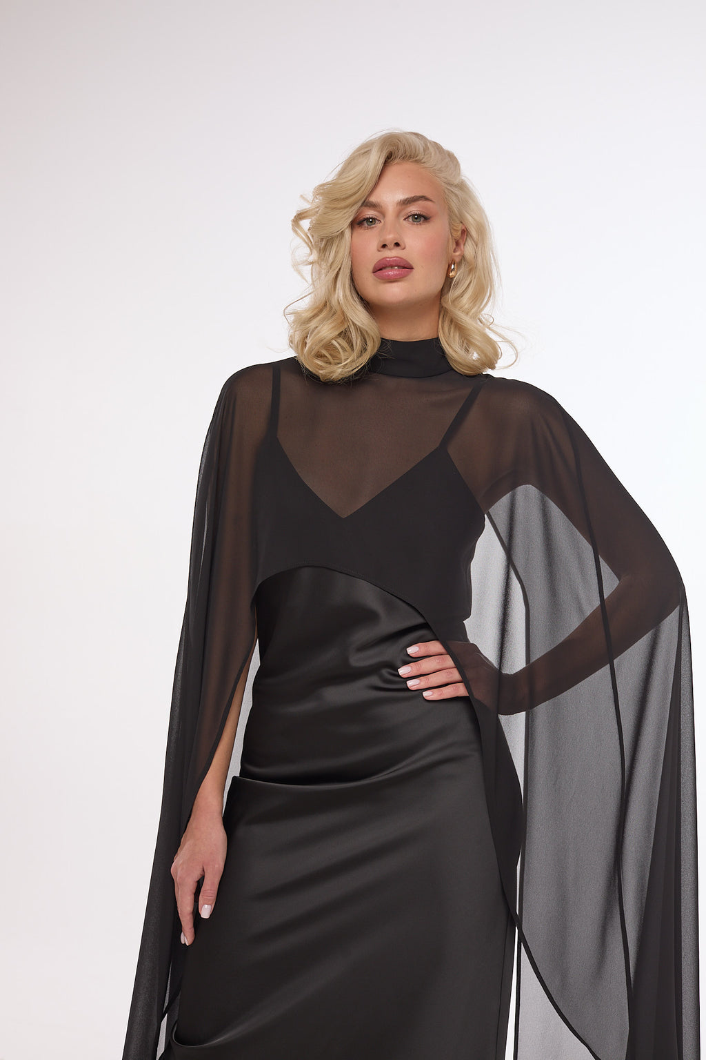 Maxi garuma satīna kleita| JADORE