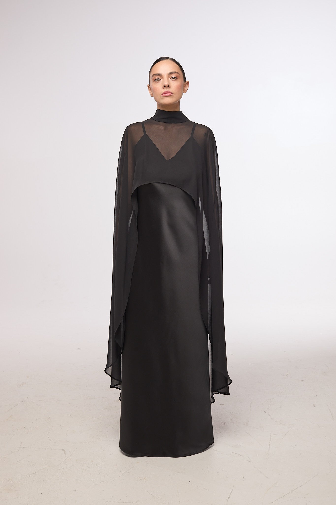 Maxi garuma satīna kleita| JADORE