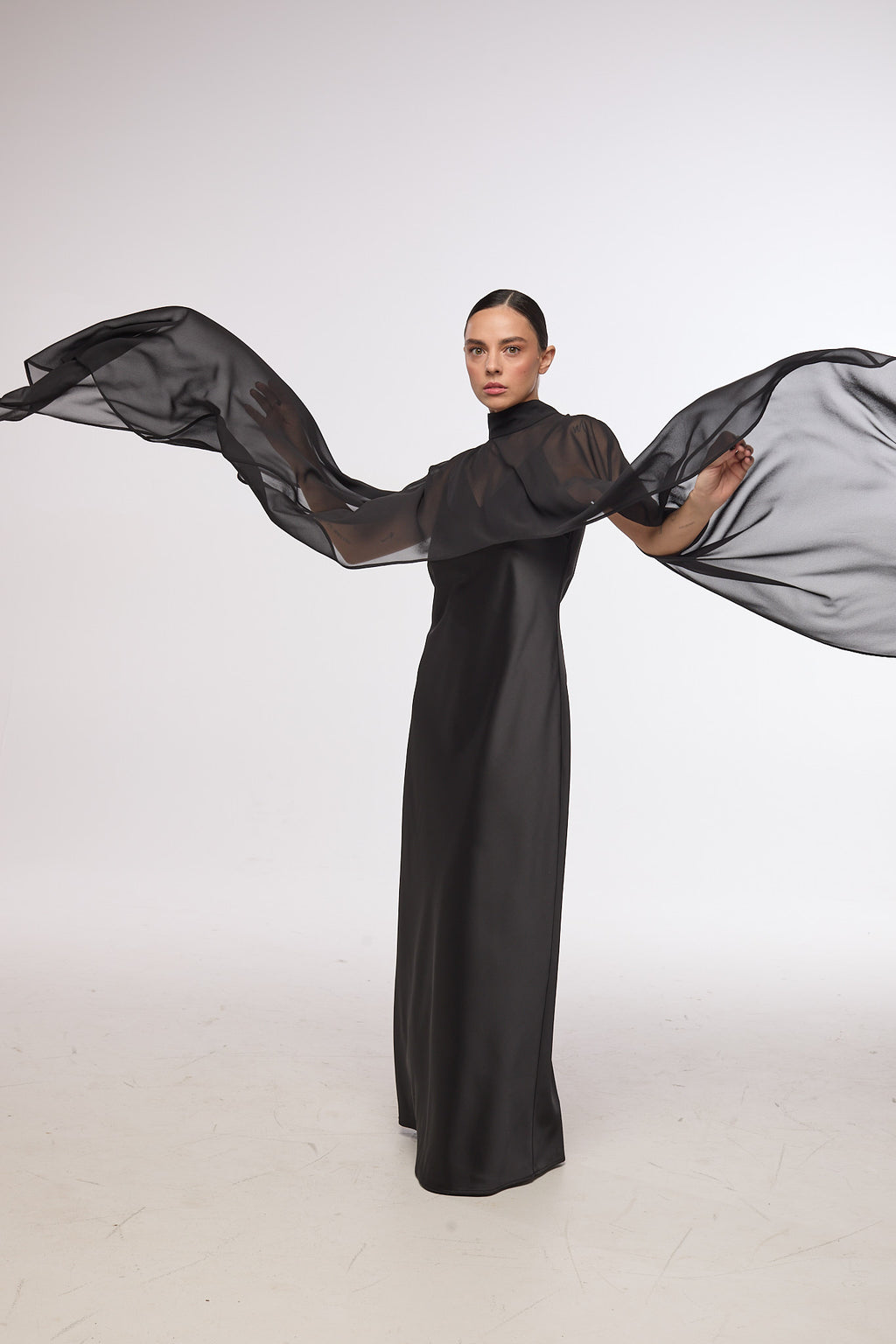 Maxi garuma satīna kleita| JADORE