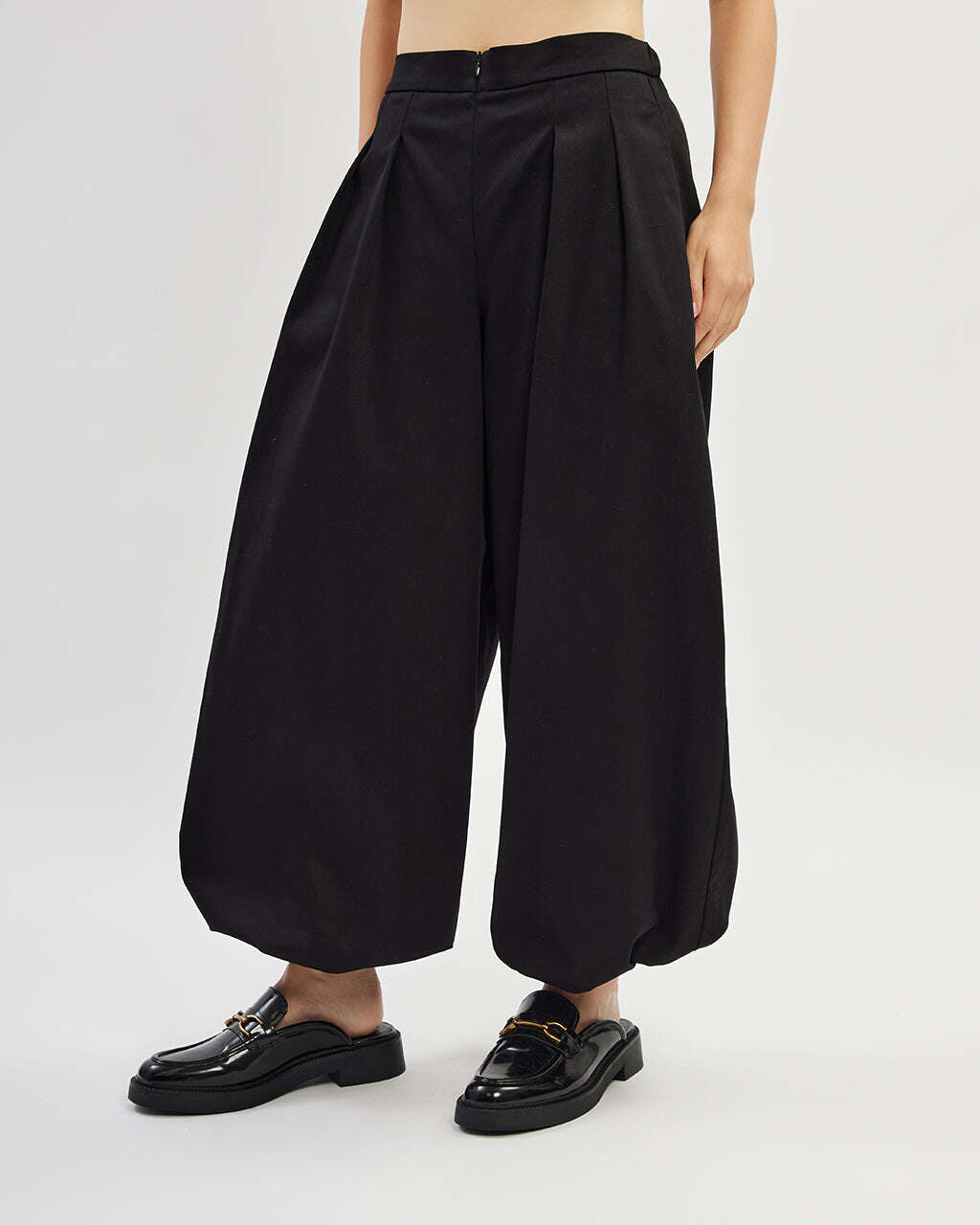 Black aladdin trousers | URSULA Nolo Store