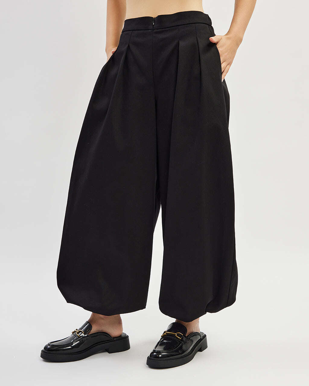 Black aladdin trousers | URSULA Nolo Store