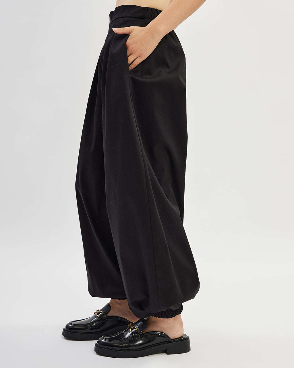 Black aladdin trousers | URSULA Nolo Store