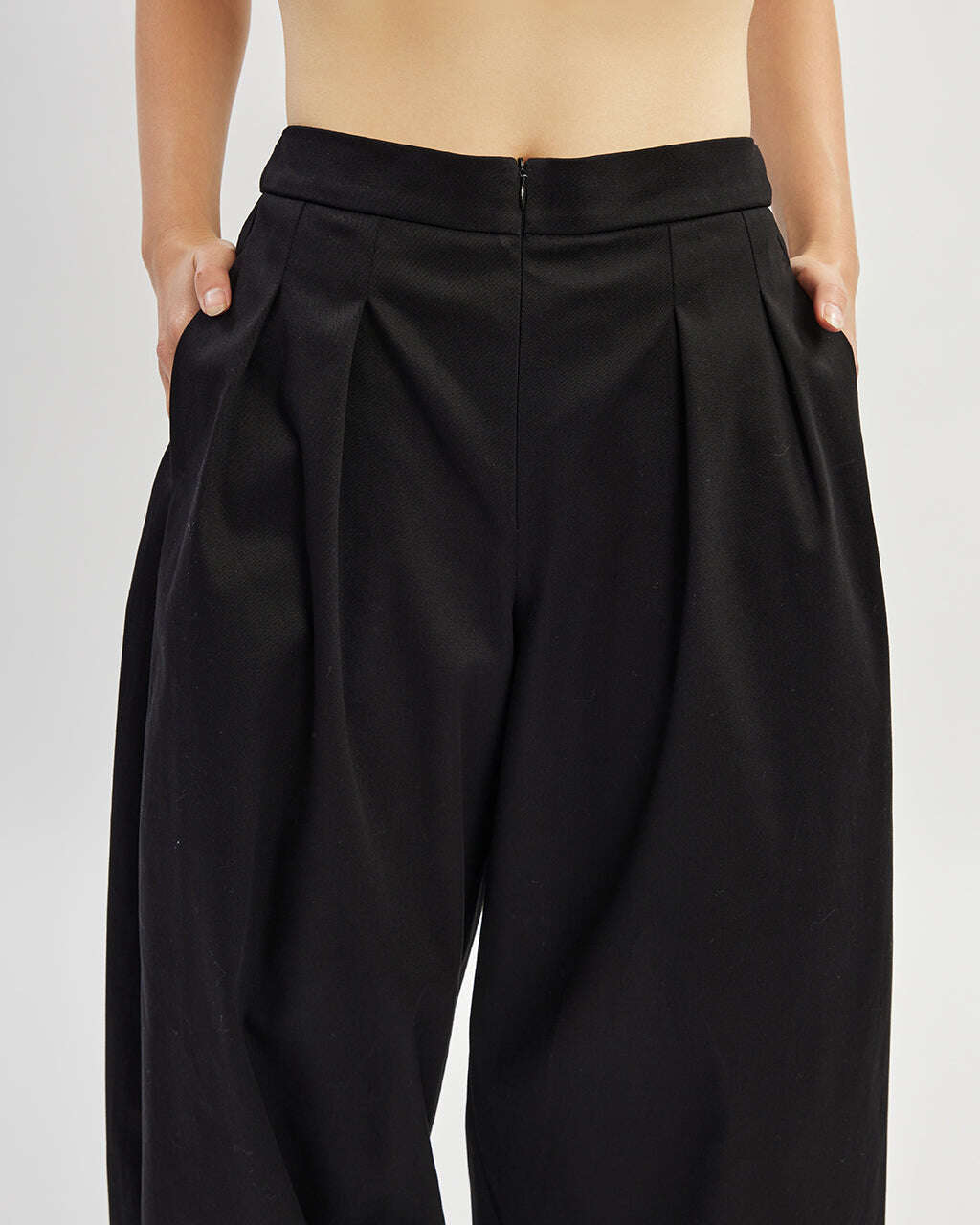 Black aladdin trousers | URSULA Nolo Store