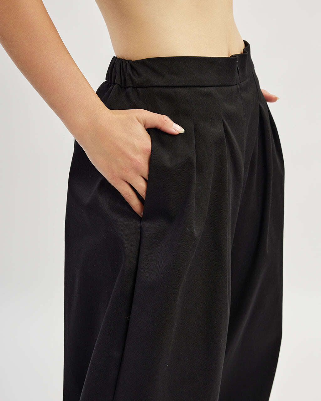 Black aladdin trousers | URSULA Nolo Store